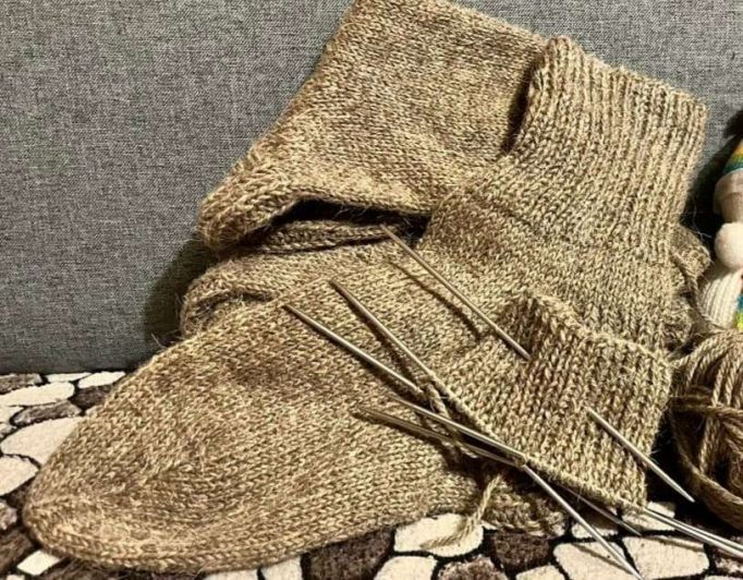 Тульский клуб вязальщиц изготовил для бойцов свыше 1500 пар носков и шапок