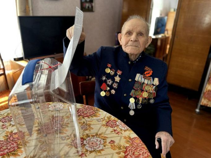 В Узловском районе 106-летний ветеран проголосовал на выборах 