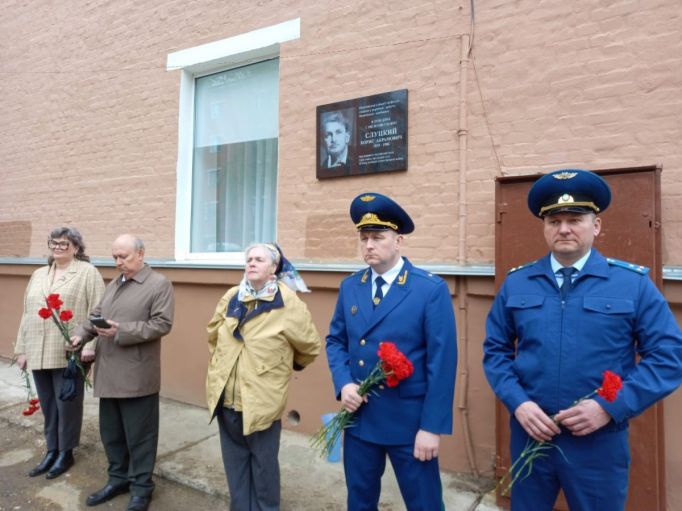 В Туле открыли мемориальную доску в память о Борисе Слуцком 