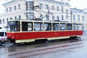 В Туле на проспекте Ленина трамвай протаранил автомобиль .